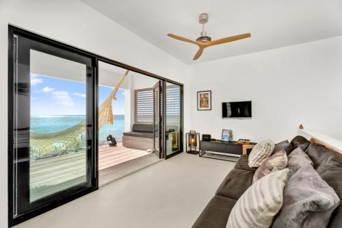 59-eeg-boulevard-227-grace-media-bonaire_34_large
