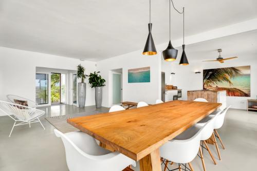 59-eeg-boulevard-227-grace-media-bonaire_5_large