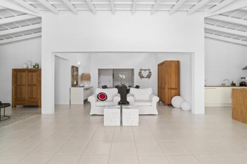 crown_villas_19-true_media_culture-07