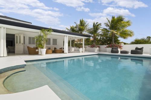 crown_villas_19-true_media_culture-62