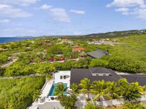 crown_villas_19-true_media_culture-76