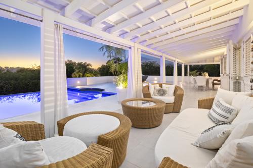 crown_villas_19_-_twilight_-_true_media__culture25